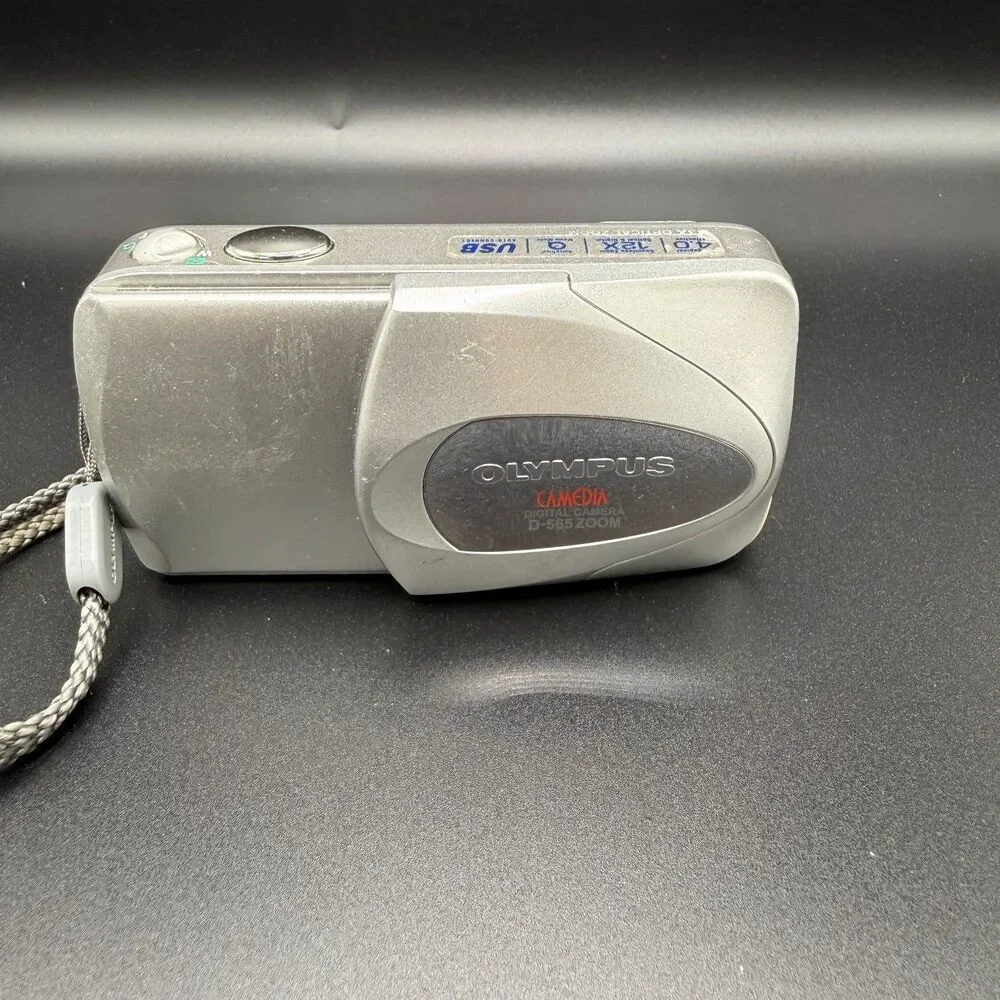 Olympus Camedia D-565 Zoom | 4.0MP Y2K Retro Digicam | Vintage Tech UNTESTED